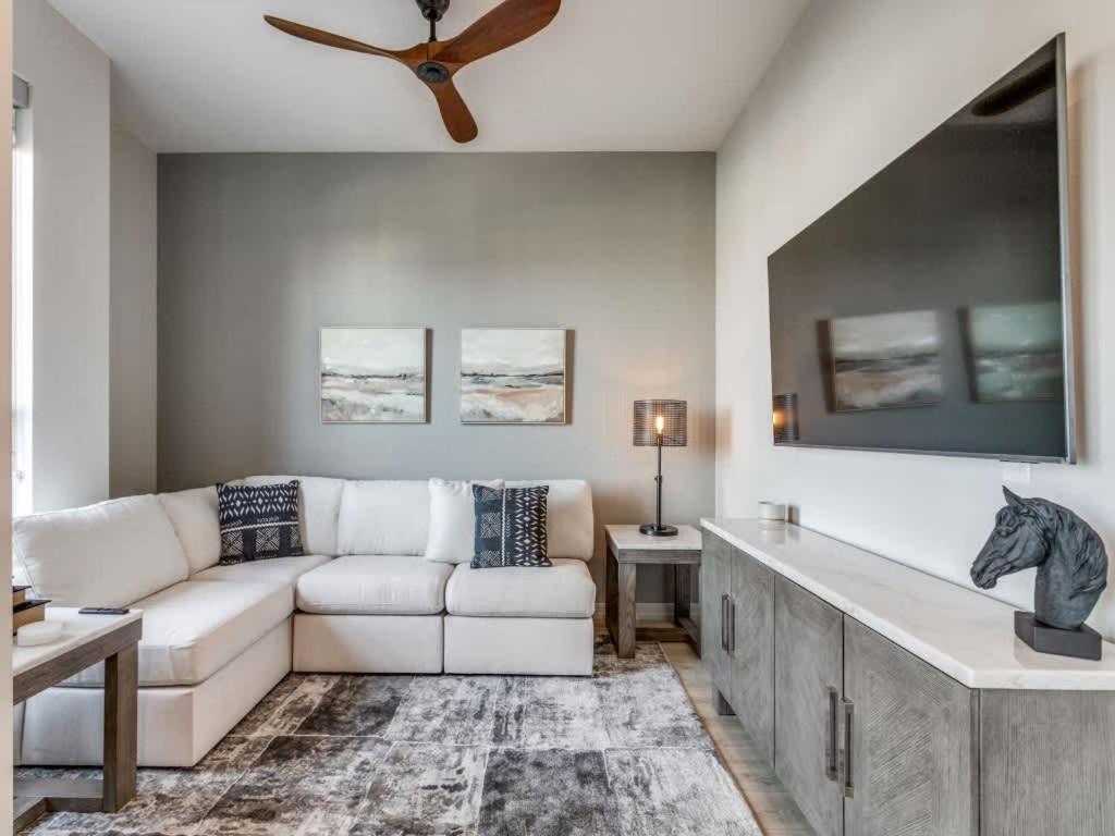 Apartment Chic 1 Bed On Mckinney Ave
